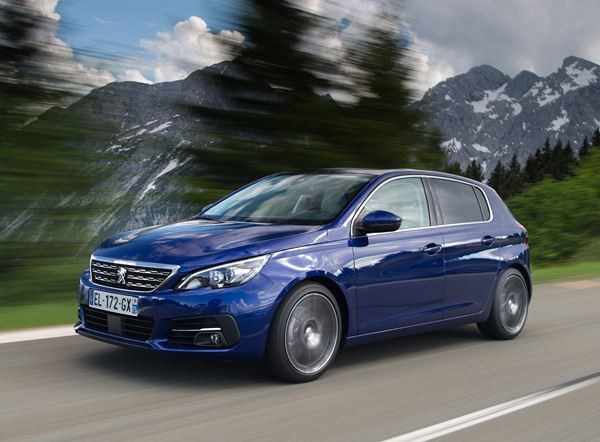La Peugeot 308 s’affirme avec une calandre verticale