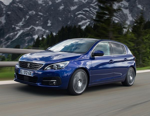 La Peugeot 308 s’affirme avec une calandre verticale