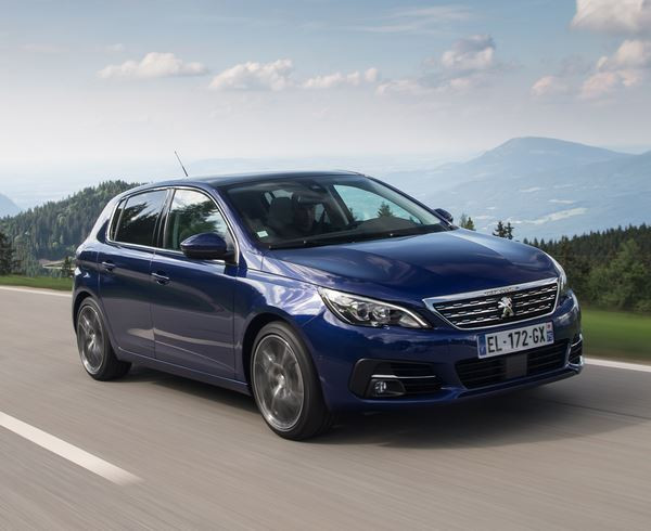 La Peugeot 308 s’affirme avec une calandre verticale