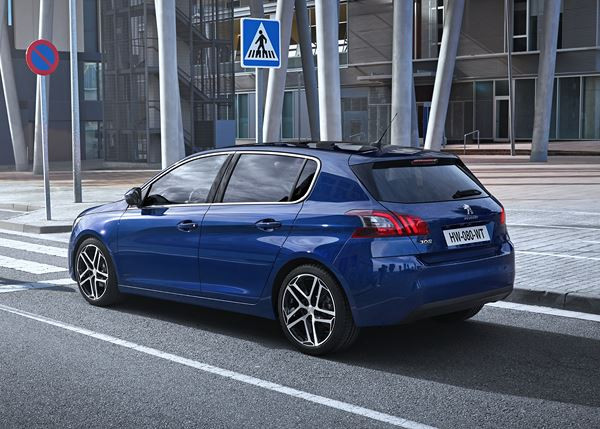 La Peugeot 308 s’affirme avec une calandre verticale
