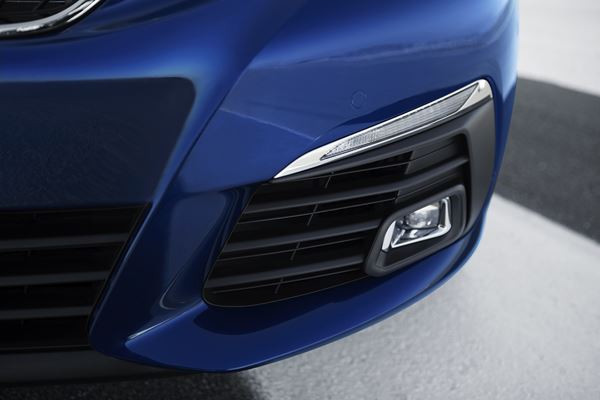 La Peugeot 308 s’affirme avec une calandre verticale