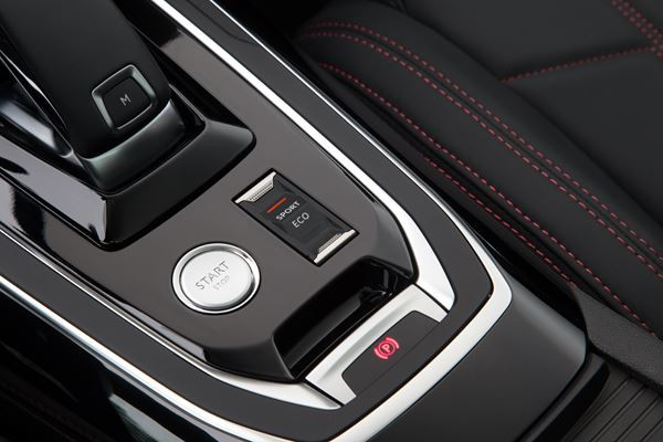 La Peugeot 308 s’affirme avec une calandre verticale