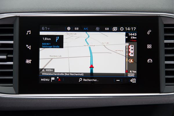 La Peugeot 308 s’affirme avec une calandre verticale