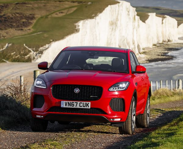 Le SUV compact Jaguar E-Pace affiche des proportions sportives
