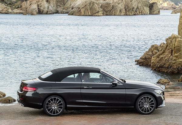 La Mercedes Classe C Cabriolet reçoit des phares LED hautes performances