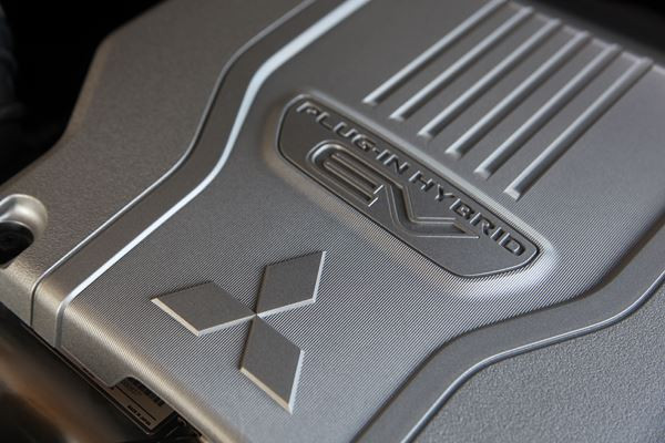 Le SUV Mitsubishi Outlander PHEV hybride rechargeable gagne en puissance