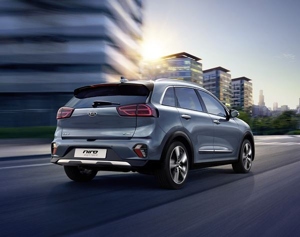 Le crossover Kia Niro hybride rechargeable au design modernisé en approche
