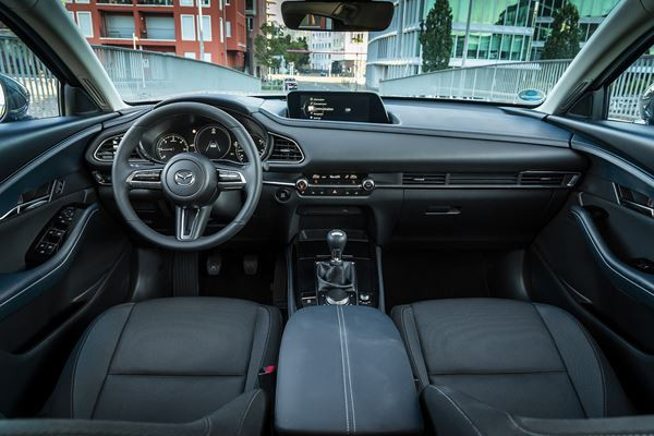 Mazda CX-30: un crossover compact aux proportions de SUV