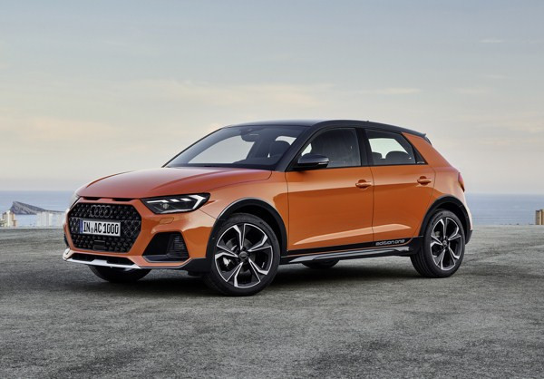La citadine surélevée Audi A1 Citycarver est à l'aise sur les sentes escarpés