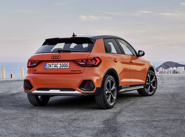 La citadine surélevée Audi A1 Citycarver est à l'aise sur les sentes escarpés