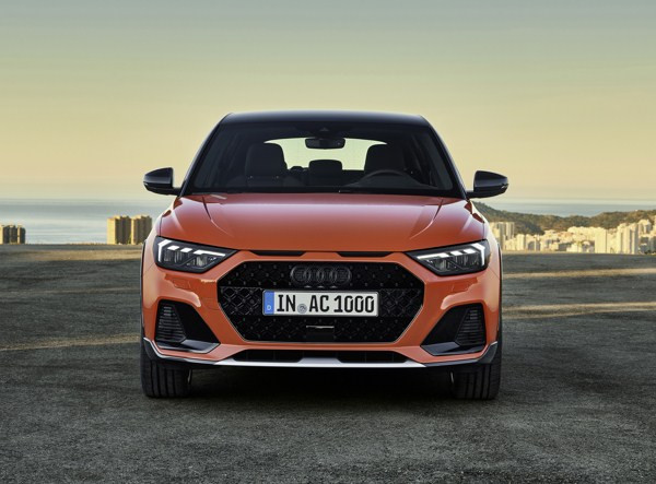 La citadine surélevée Audi A1 Citycarver est à l'aise sur les sentes escarpés