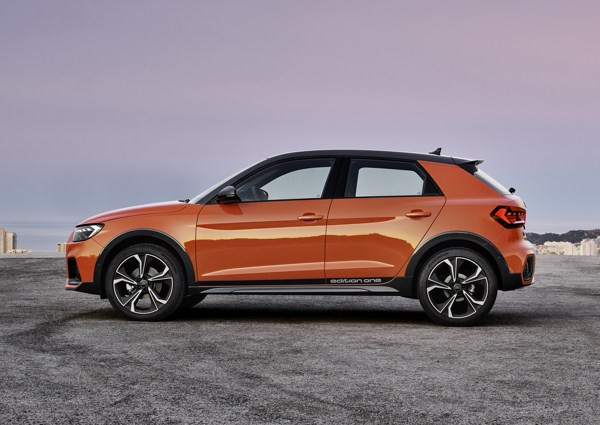 La citadine surélevée Audi A1 Citycarver est à l'aise sur les sentes escarpés
