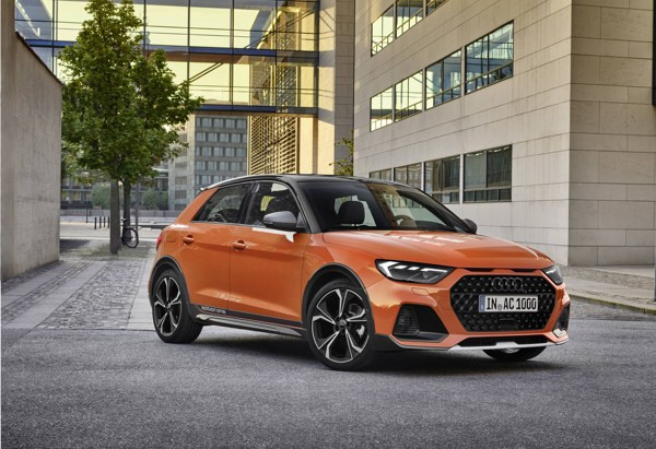 La citadine surélevée Audi A1 Citycarver est à l'aise sur les sentes escarpés