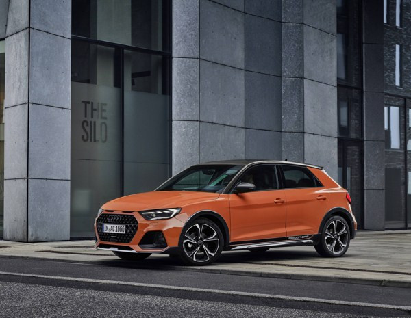 La citadine surélevée Audi A1 Citycarver est à l'aise sur les sentes escarpés