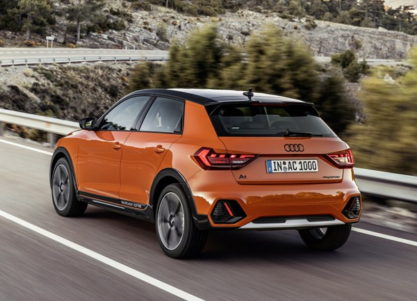 La citadine surélevée Audi A1 Citycarver est à l'aise sur les sentes escarpés