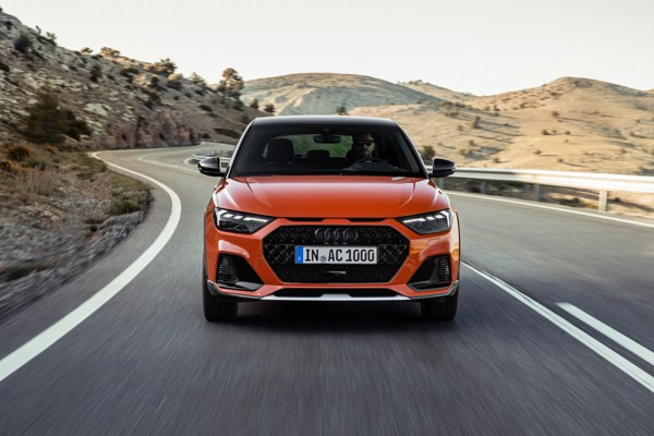 La citadine surélevée Audi A1 Citycarver est à l'aise sur les sentes escarpés