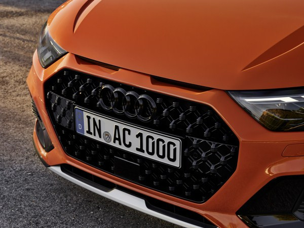 La citadine surélevée Audi A1 Citycarver est à l'aise sur les sentes escarpés