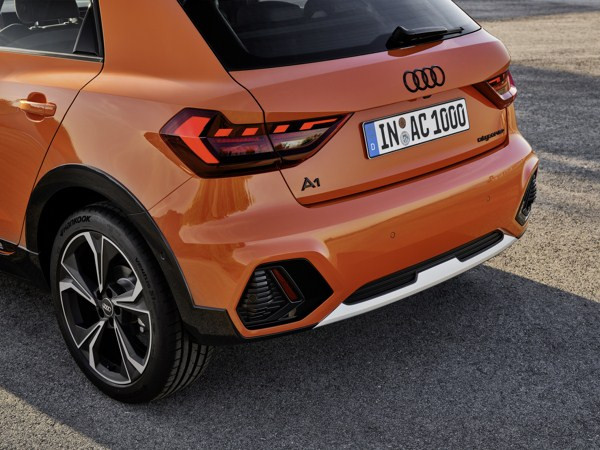 La citadine surélevée Audi A1 Citycarver est à l'aise sur les sentes escarpés
