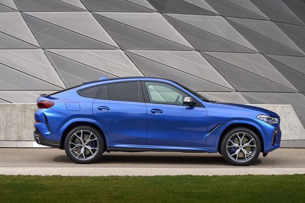 La troisième génération du SAC BMW X6 adopte des proportions athlétiques