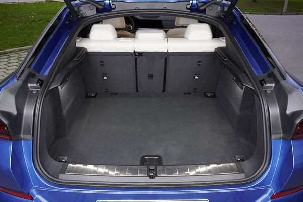 La troisième génération du SAC BMW X6 adopte des proportions athlétiques