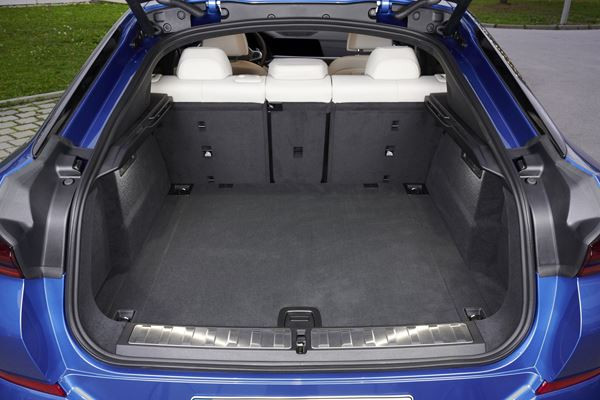 La troisième génération du SAC BMW X6 adopte des proportions athlétiques