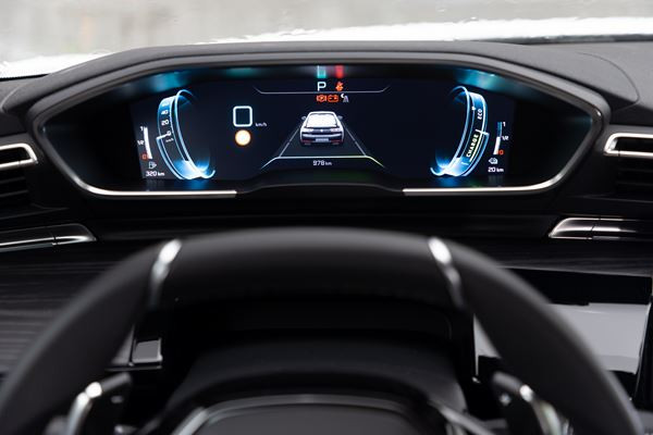 Le break Peugeot 508 SW hybride rechargeable développe 225 ch