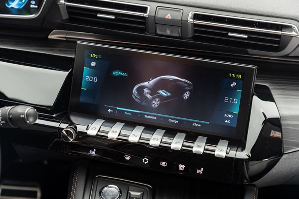 Le break Peugeot 508 SW hybride rechargeable développe 225 ch