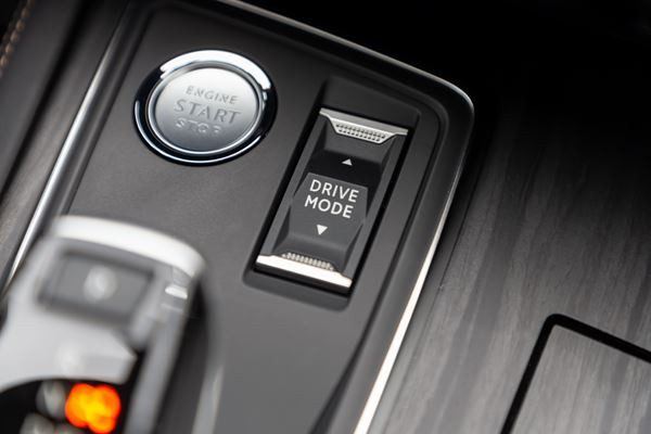 Le break Peugeot 508 SW hybride rechargeable développe 225 ch