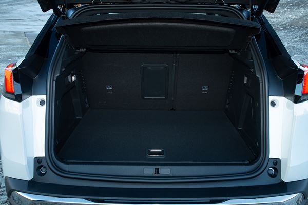 Le SUV Peugeot 3008 se décline dans deux versions hybride rechargeable
