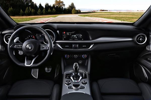 Le SUV sportif Alfa Romeo Stelvio s'offre un enrichissement technologique