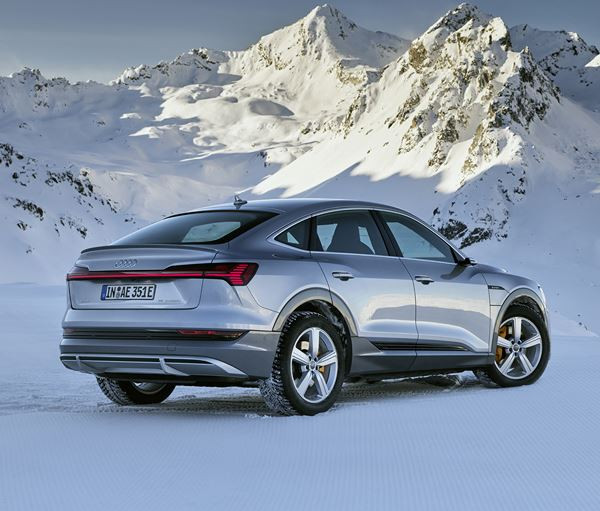Le grand SUV coupé électrique Audi e-tron Sportback affiche un caractère sportif