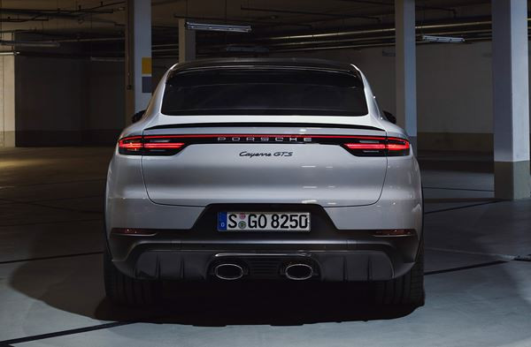 Le Porsche Cayenne Coupé GTS embarque un V8 biturbo délivrant 460 ch