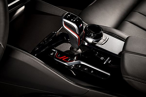 La berline hautes performances BMW M5 Competition atteint les 100 km/h en 3,3 s