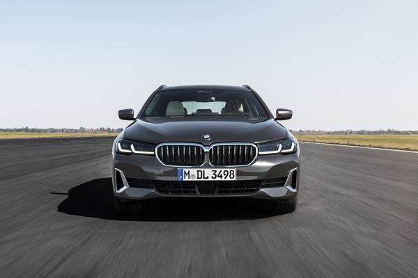 La BMW Série 5 Touring affiche une prestance renforcée