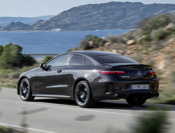 La Mercedes Classe E Cabriolet affiche un design plus sportif