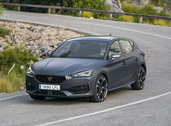 La compacte sportive Cupra Leon propose des motorisations hautes performances