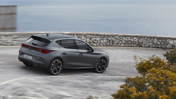 La compacte sportive Cupra Leon propose des motorisations hautes performances