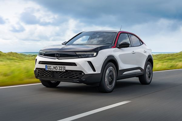 Le SUV urbain Opel Mokka arbore le nouveau visage de la marque Opel