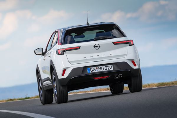 Le SUV urbain Opel Mokka arbore le nouveau visage de la marque Opel