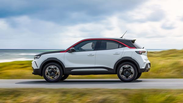 Le SUV urbain Opel Mokka arbore le nouveau visage de la marque Opel