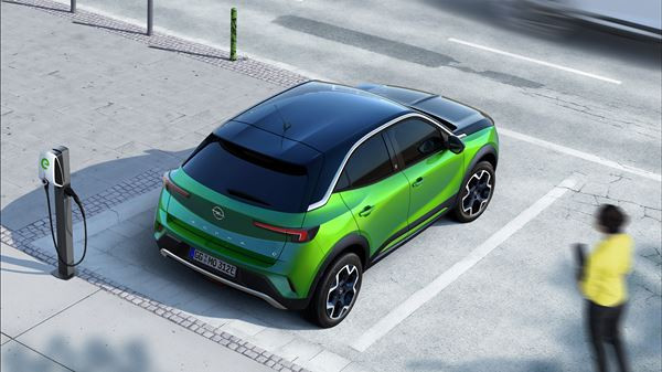 Le SUV urbain Opel Mokka-e électrique affiche une autonomie de 322 km