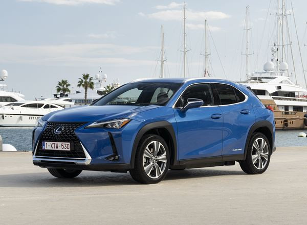 Le Lexus UXe revendique une expérience de conduite électrifiée unique à Lexus