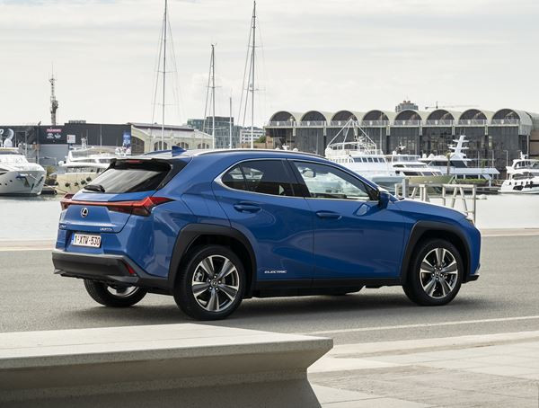 Le Lexus UXe revendique une expérience de conduite électrifiée unique à Lexus