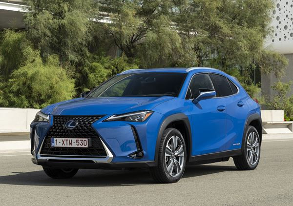Le Lexus UXe revendique une expérience de conduite électrifiée unique à Lexus