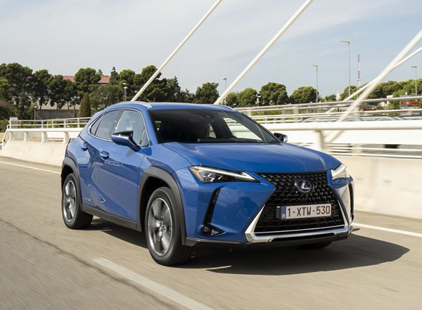 Le Lexus UXe revendique une expérience de conduite électrifiée unique à Lexus