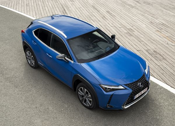 Le Lexus UXe revendique une expérience de conduite électrifiée unique à Lexus