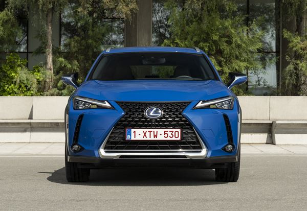 Le Lexus UXe revendique une expérience de conduite électrifiée unique à Lexus