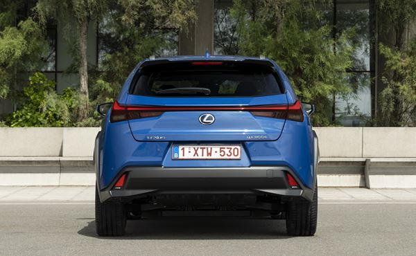 Le Lexus UXe revendique une expérience de conduite électrifiée unique à Lexus