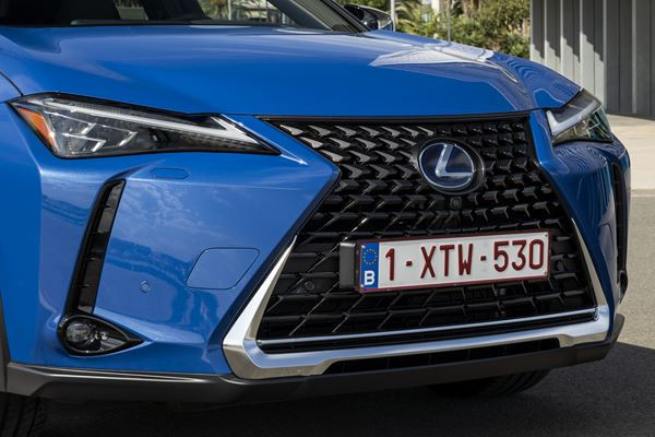 Le Lexus UXe revendique une expérience de conduite électrifiée unique à Lexus