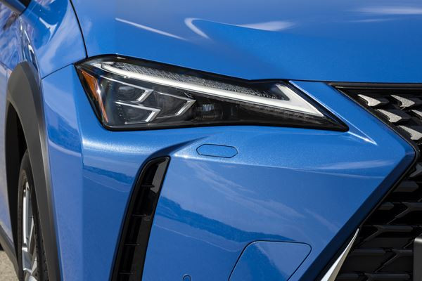 Le Lexus UXe revendique une expérience de conduite électrifiée unique à Lexus